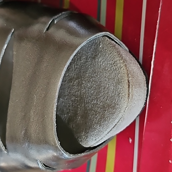 BCBGGirls wedge in 10M Pewter/Moonstone smooth met/suede - Picture 2 of 13